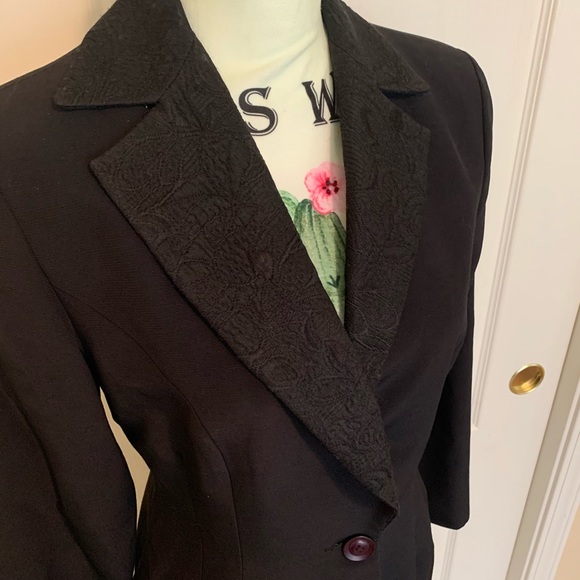 Black long coat - Picture 2 of 7